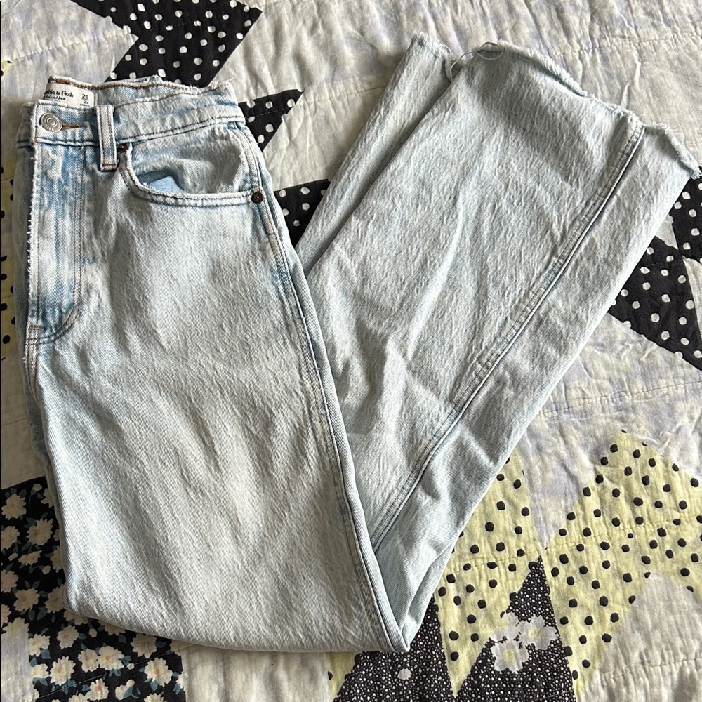 Abercrombie 90s Relaxed Jean Ultra High Rise